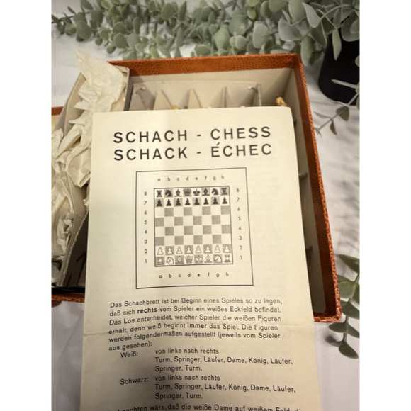 Vintage Schach Plastic Chess Set Medieval Camelot Full Set Germany No Board - Picture 8 of 16